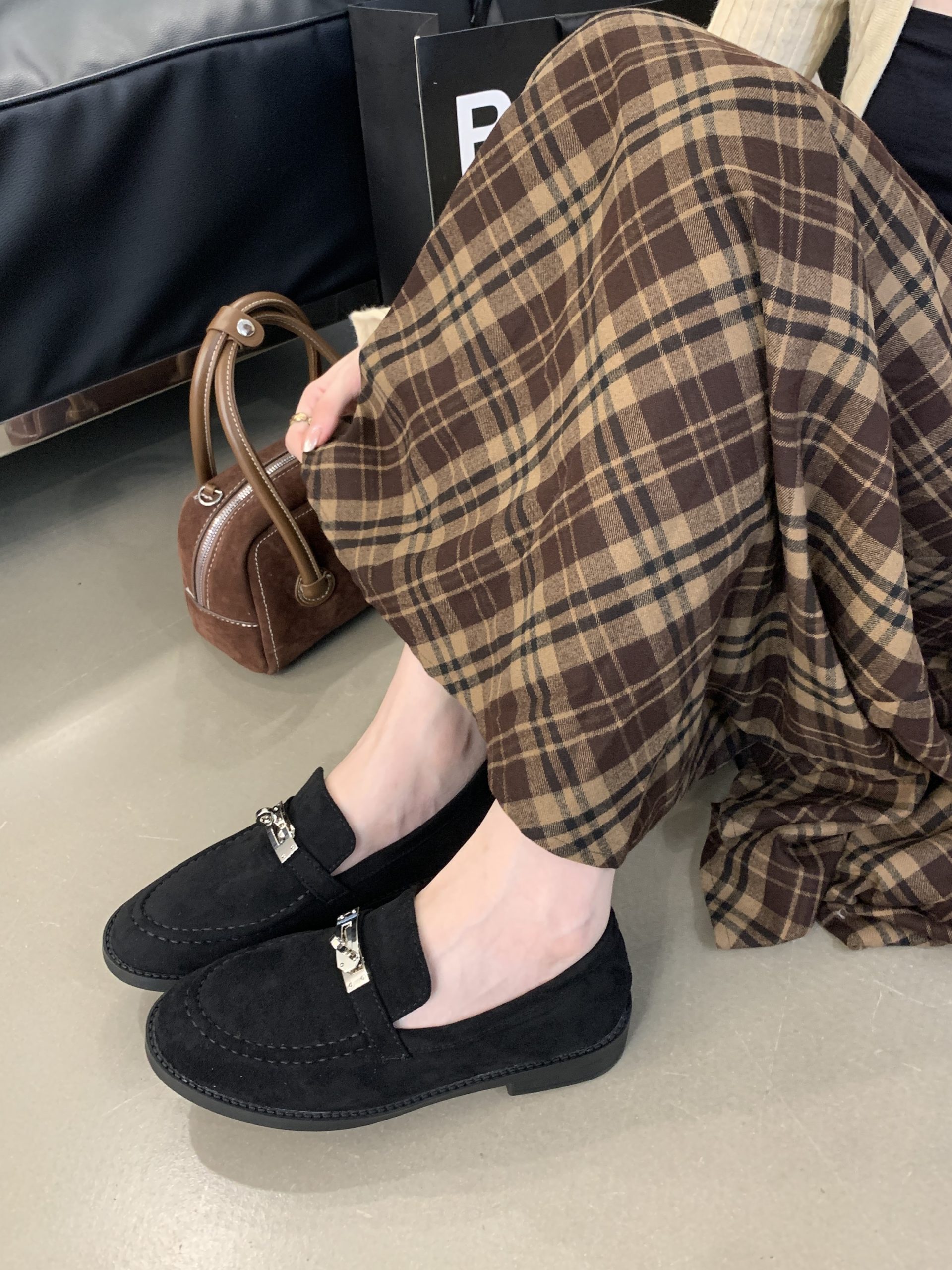 2025 Autumn New Suede Loafer Shoes for Women British Style Casual Slip-On Flat Shoes - Image 2