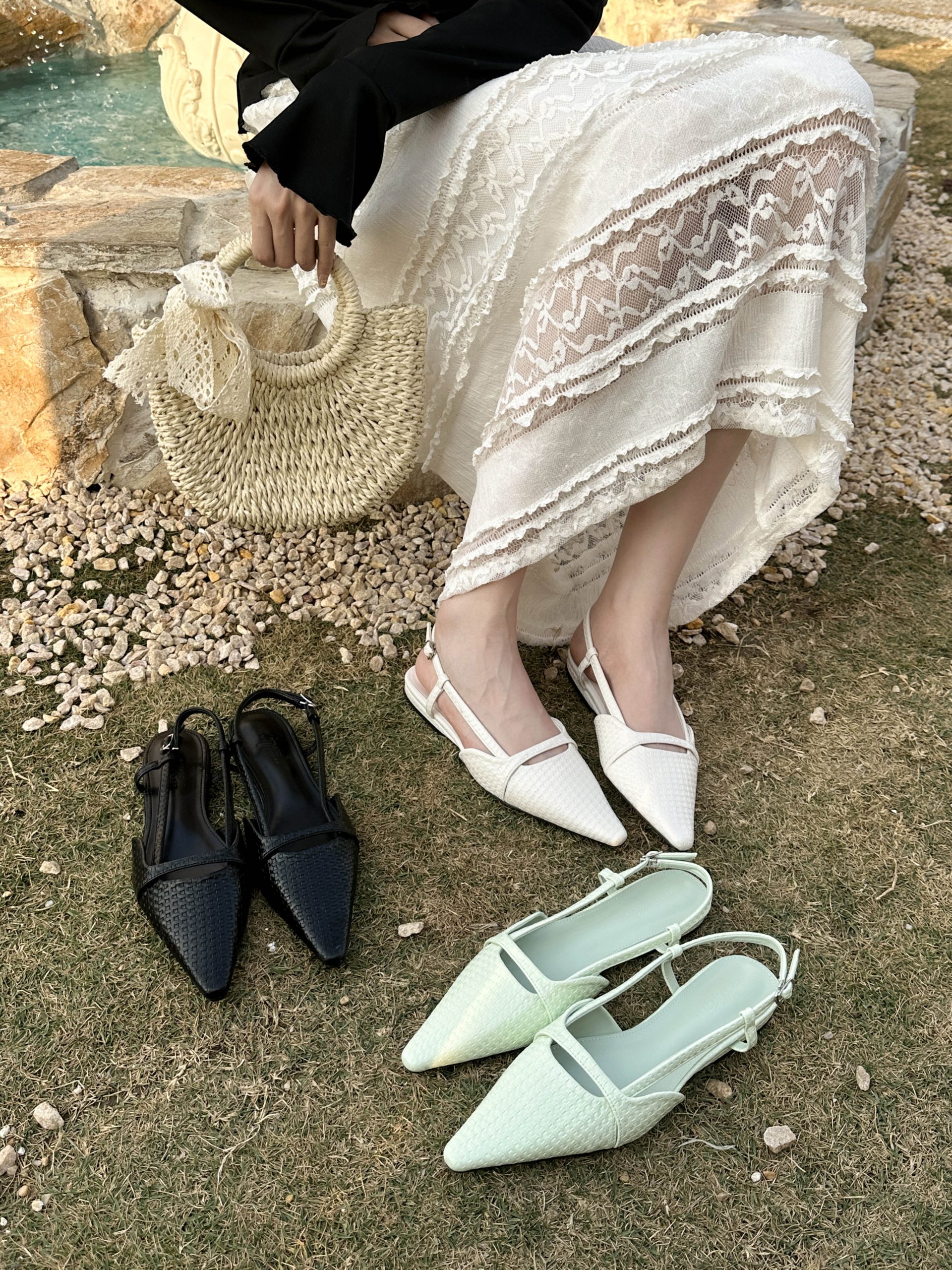2026 Spring New Pointed Toe Flat Women's Elegant Slim French Fashion Sexy Beautiful Net Red Closed Toe Sandals